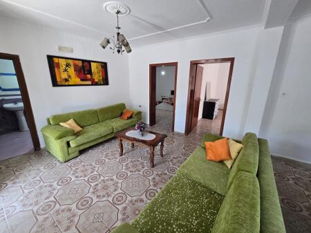 APPARTAMENTO 2+1 IN AFFITTO AL PRIMO PIANO DI UNA VILLA SU DUE PIANI DIETRO LA CASERMA DEI POMPIERI DURRES
