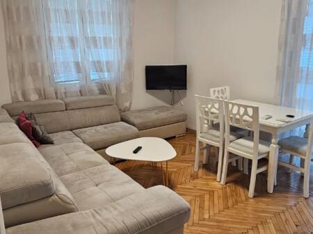 Affittasi 1+1 RR. E BARRIKADAVE 550 mila lek