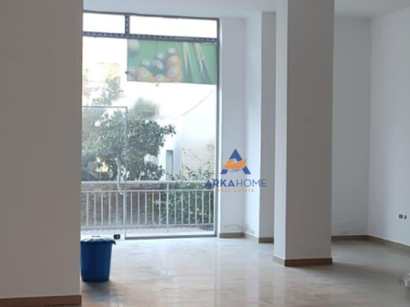 NEGOZIO IN VENDITA 100M2 "TE FRESKU, VIA SHEFQET KUKA" 130.000 EURO