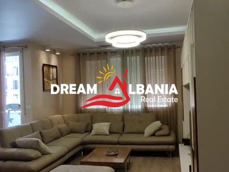 Super Apartament 3+1+2 WC+Post Parkimi me Qera Bulevardi Zogu I, prane Stacionit Trenit ne Tirane (ID 4231463)