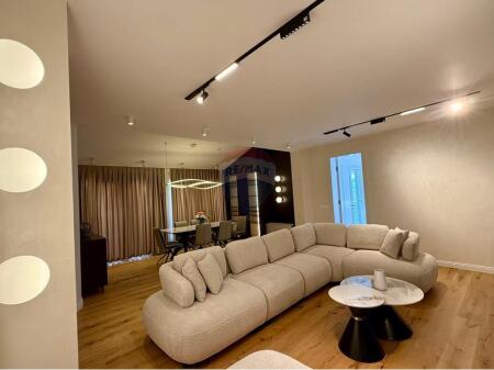 Tirane, Penthouse for sale 5th floor, 276 m² 650,000 € ID: 530291018-833