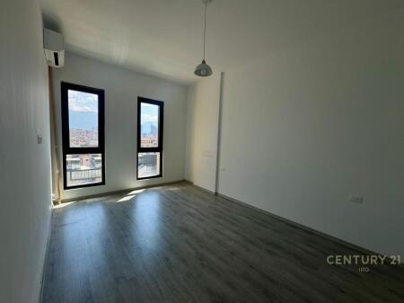 FOR RENT APARTMENT/OFFICE 1+1 – SQUARE 21 (ARLIS), KAVAJËS STREET