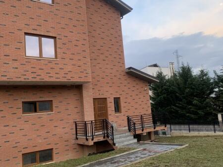 BUSINESS PREMISES FOR RENT 560 M2 TEG 4,500 EURO