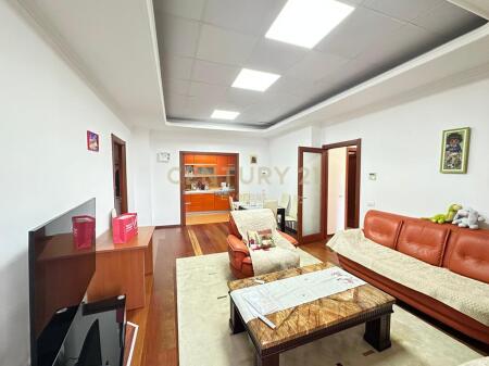 JEPET ME QIRA APARTAMENT 3+1+2 – RRUGA E BOGDANEVE