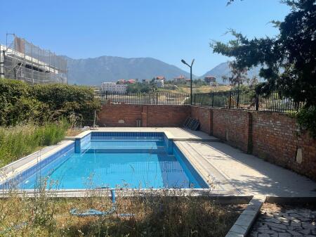 VILLA SU 4 PIANI IN VENDITA VICINO A TEG