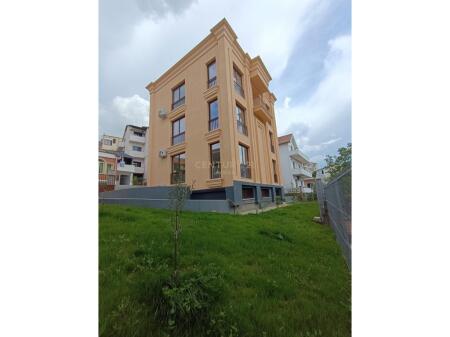 VILLA THREE FLOORS WITH GARDEN AND SUPER VIEW FROM THE CENTER OF TIRANA!