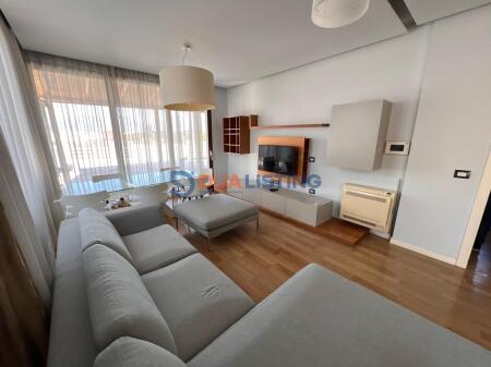 Jepet me qira Apartament Modern 2+1 me Verande!
