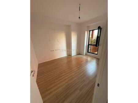 For Rent – Office Space 113 m² | Garden Building, Tirana