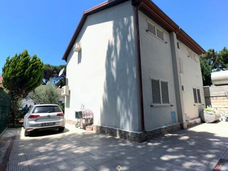 VILLA SU 2 PIANI IN VENDITA TETTO VICINO AL MARE QERRET
