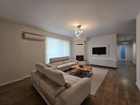 Apartament 3+2+2 me Qira – Zona 5 Maji, pranë Big Market