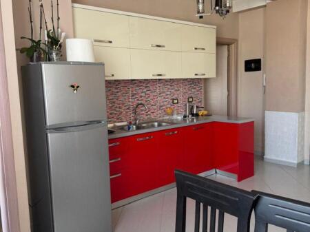 JEPET ME QERA APARTAMENT 1+1 500 EURO PAZARI I RI