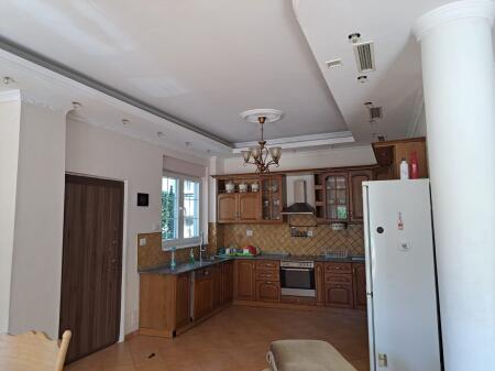Super 3-storey villa for rent