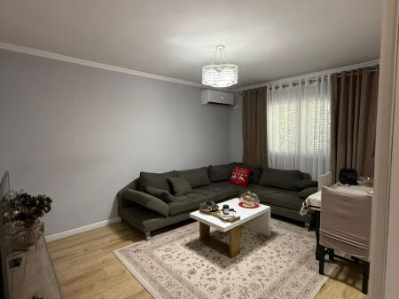 Jepet Apartament 2+1 me Qera ne Xhamllik
