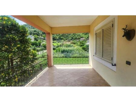 Villa in vendita, Peze Helmes