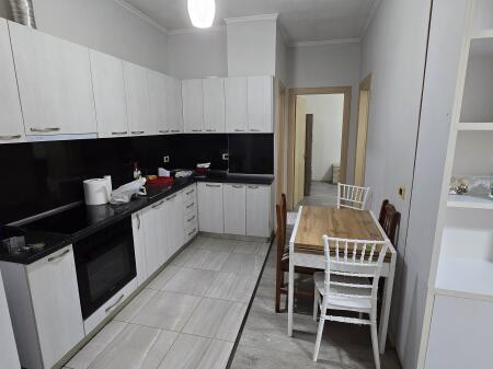Apartament me qera 2+1