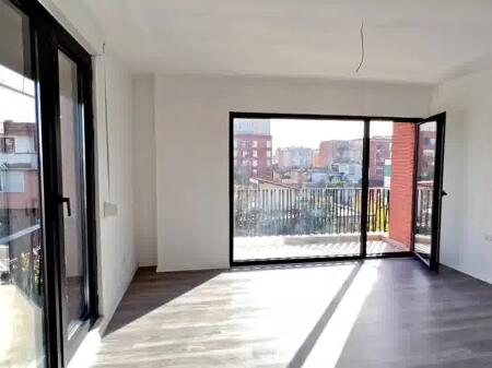 🏡 SHITET APARTAMENT 1+1 ME GARAZH – Rruga Qemal Stafa, Tiranë 📍