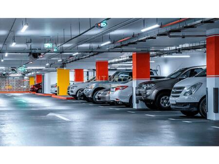 8 PARKING SPACES FOR RENT!