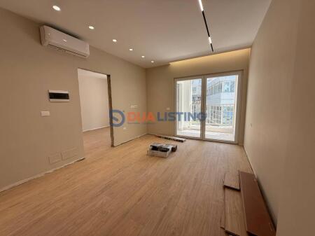 We offer an office for rent at Zogu i Zi!