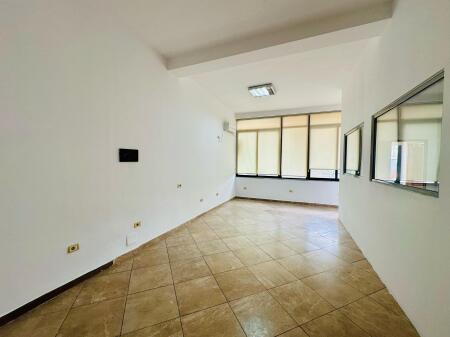 Office Space for Rent – Near 21 Dhjetori, behind Garden Building