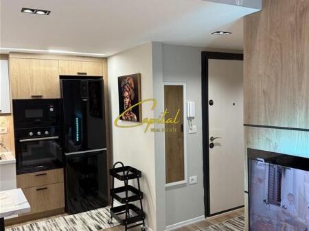 APARTAMENT DUPLEKS ME QERA SPITALI AMERIKAN 3 650 EURO