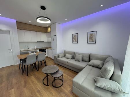 📢 Rent 1+1 – unoccupied 📍 “5 Maji”, Tirana 🪜 4th floor | New building 🛋️ Fully furnished 💶 500€/month 📱