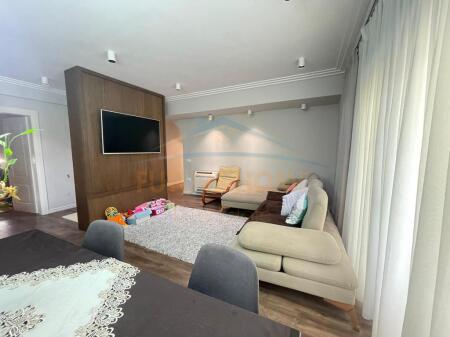 In vendita, Appartamento 3+1+2, 21 Dhjetori, Tirana.