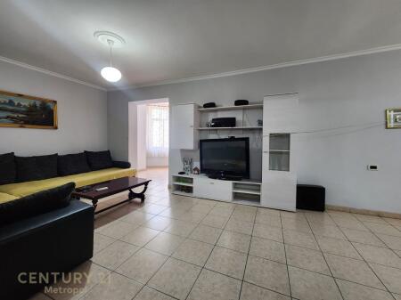 Apartament 2+1+2 per shitje prane Maternitetit te Ri