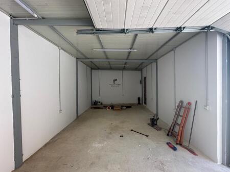 MAGAZINE ME QERA 50 M2 21 DHJETORI 500 EURO