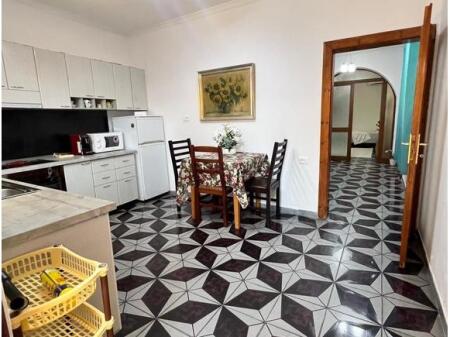 Appartamento in affitto 1+1, primo piano di una villa, Ali Demi