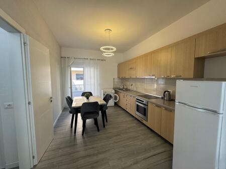 Affittiamo 1+1 in un piano villa vicino alla Scuola di Balletto! 550 € /Mese