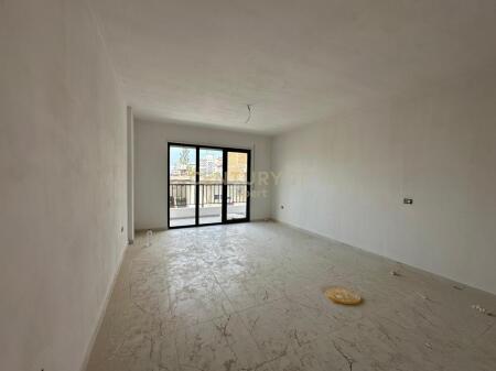 Appartamento 3+1+2 in affitto di fronte al Blocco delle Ambasciate, Via Durazzo