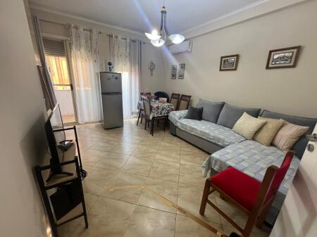 ApartMent 1+1 me Qera ne Xhamllik