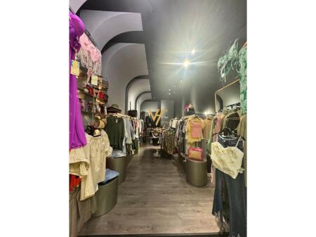 SHOP FOR RENT 45 M2 AT THE FORMER EXHIBITION TODAY 900 EURO