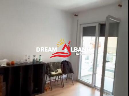 Ambjent Zyre me qera ne Myslym Shyr, prane Gjykates se Larte ne Tirane (ID 42611336))