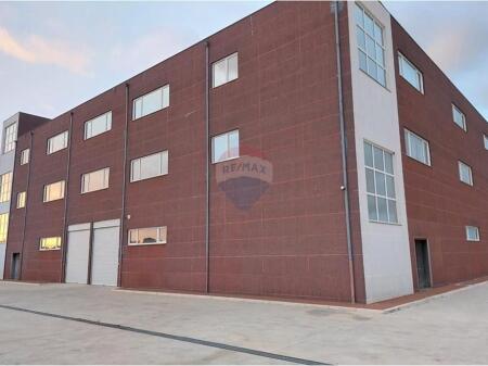Durres, vendesi commerciale in vendita, 4.300 m² 1.500.000 € (ID: 530191065-17)
