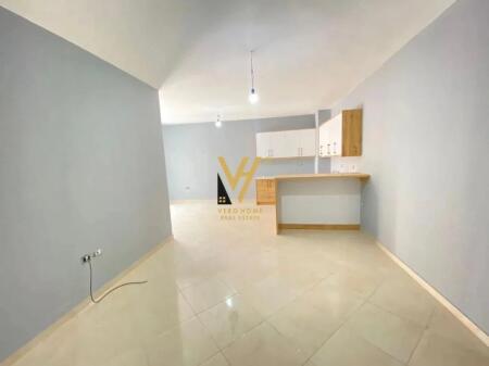 JEPET APARTAMENT ME QERA 2+1+2+BLK, TE KOPSHTI BOTANIK, 40.000 LEKE