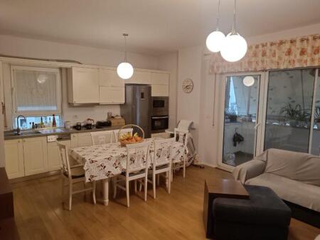 JEPET ME QERA APARTAMENT 2+1 600 EURO ALI DEMI