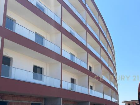 VENDESI APPARTAMENTO 1+1 CON CORTILE NELLA RESIDENZA EON, GOLEM!