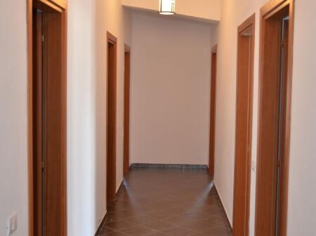 Attic apartment for rent, near the Dry Lake