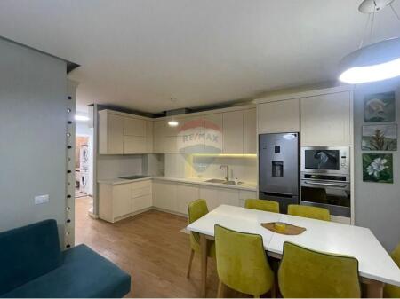 Apartament 2+1+2. Kompleksi Kontakt 21 Dhjetori