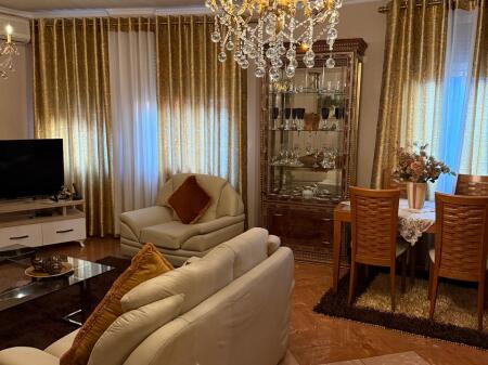 JEPET ME QERA APARTAMENT 2+1 800 EURO QENDER PIAZZA