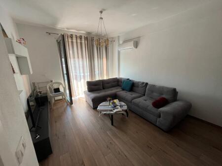 Apartament 1+1 me Qira – Zogu i Zi, Tek Foleja e Gjelbër