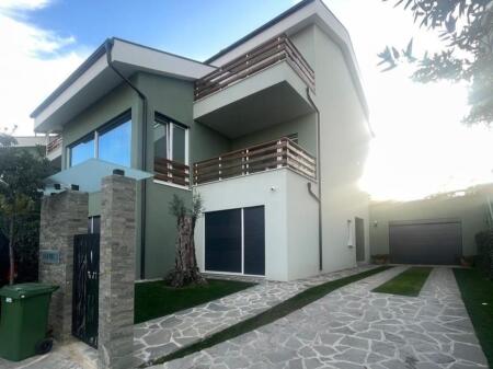 Villa in vendita a Long Hill Residence vicino a Teg