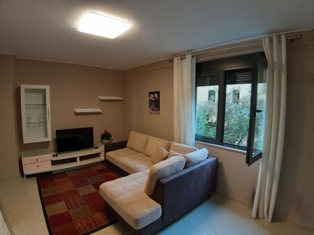Apartament 1+1 me qira prane rruges Kosovareve!