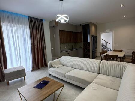 Jepet me Qera Vile ,Rruga e Vilave ,Teg, 1100 Euro/Muaj