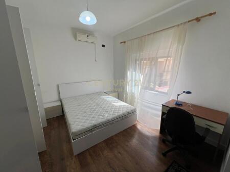 PRANE KOMISARIATIT NR.3 RRUGA MINE PEZA, JEPET ME QIRA APARTAMENT 2+1+2!