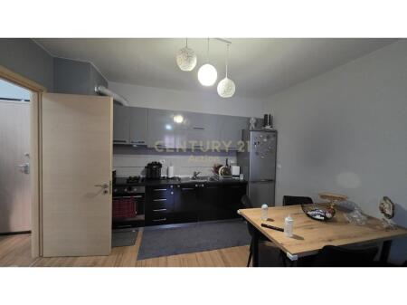 🏢 Shitet Apartament 1+1 – Kompleksi Magnet, Tiranë