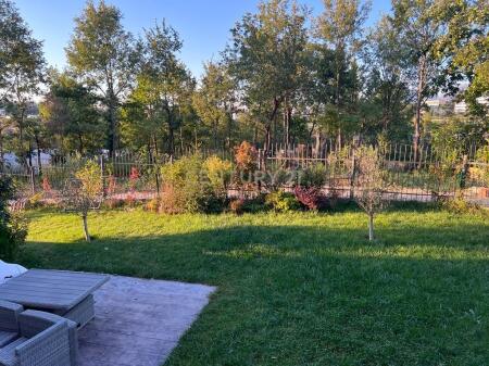 🌿 SECRET GARDEN – Jepet me Qira Apartament 3+1+2 + Kopsht & 2 Poste Parkimi