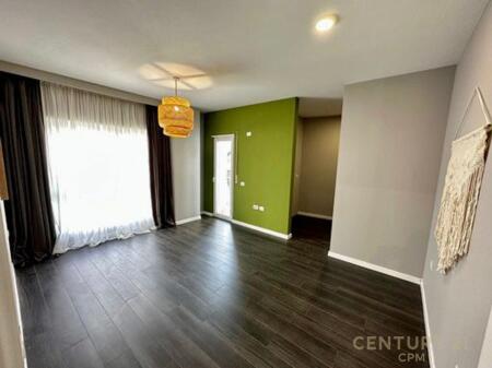 Shitet Apartament 1+1 pranë Qendrës.