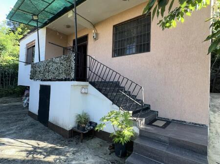 VENDESI Casa Privata • 1 Piano + Terreno 📍 Indirizzo: Scuola Eftali Koci💶 Prezzo: 125.000€